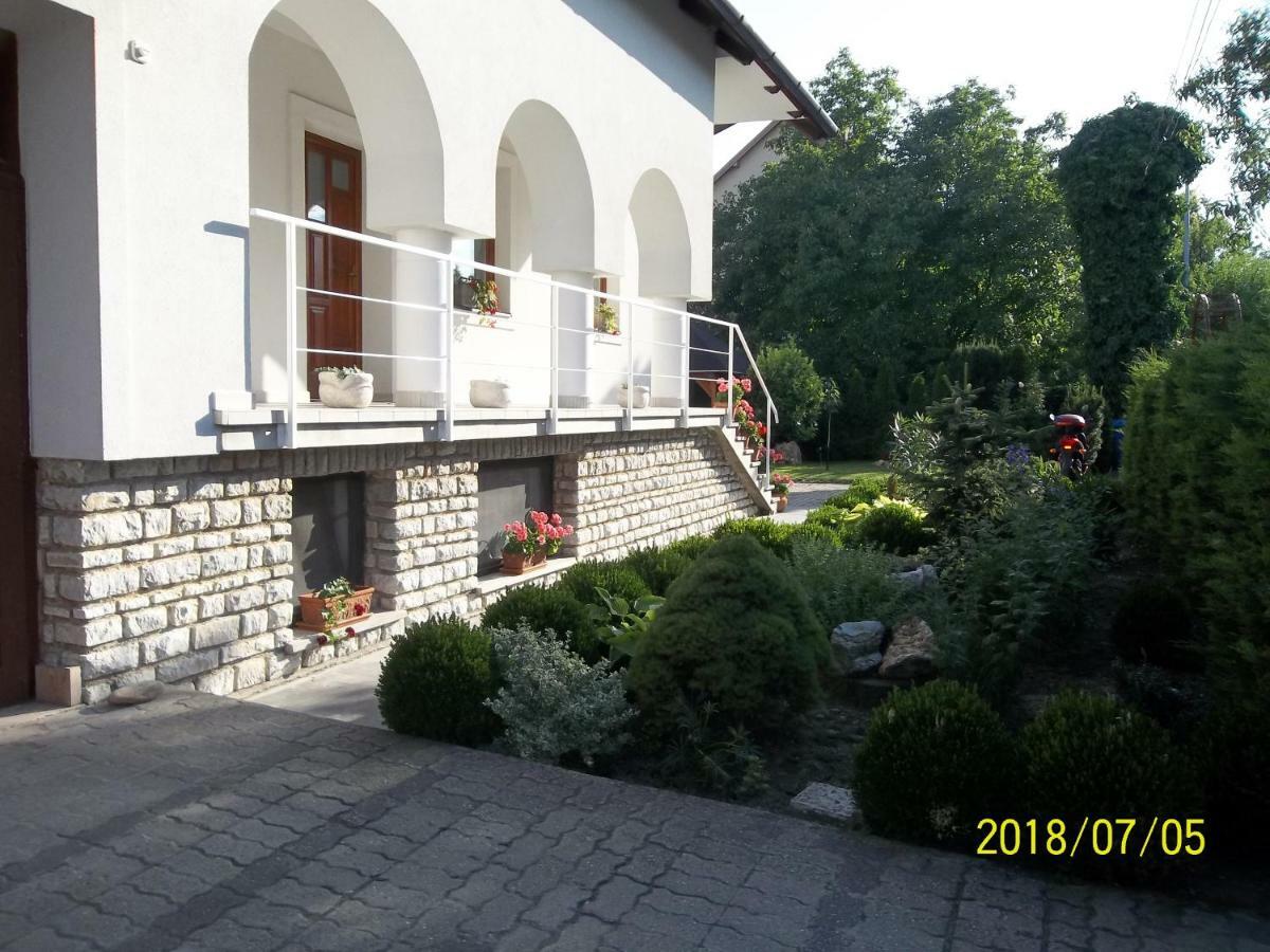 Viragos Vendeghaz Balatonfuered Apartment Bagian luar foto